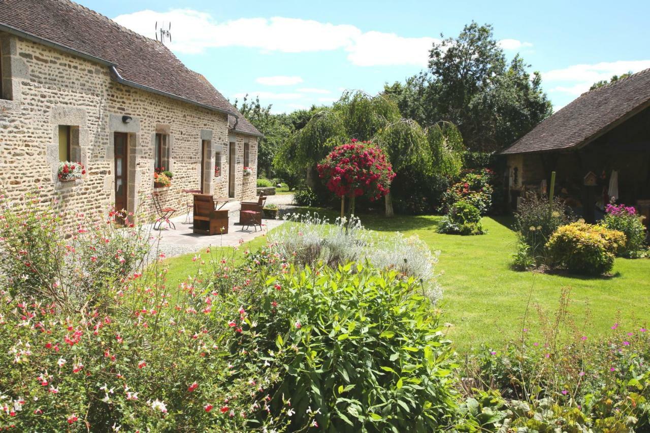 Chambre D'Hote Courtoux Saint-Denis-sur-Sarthon Buitenkant foto